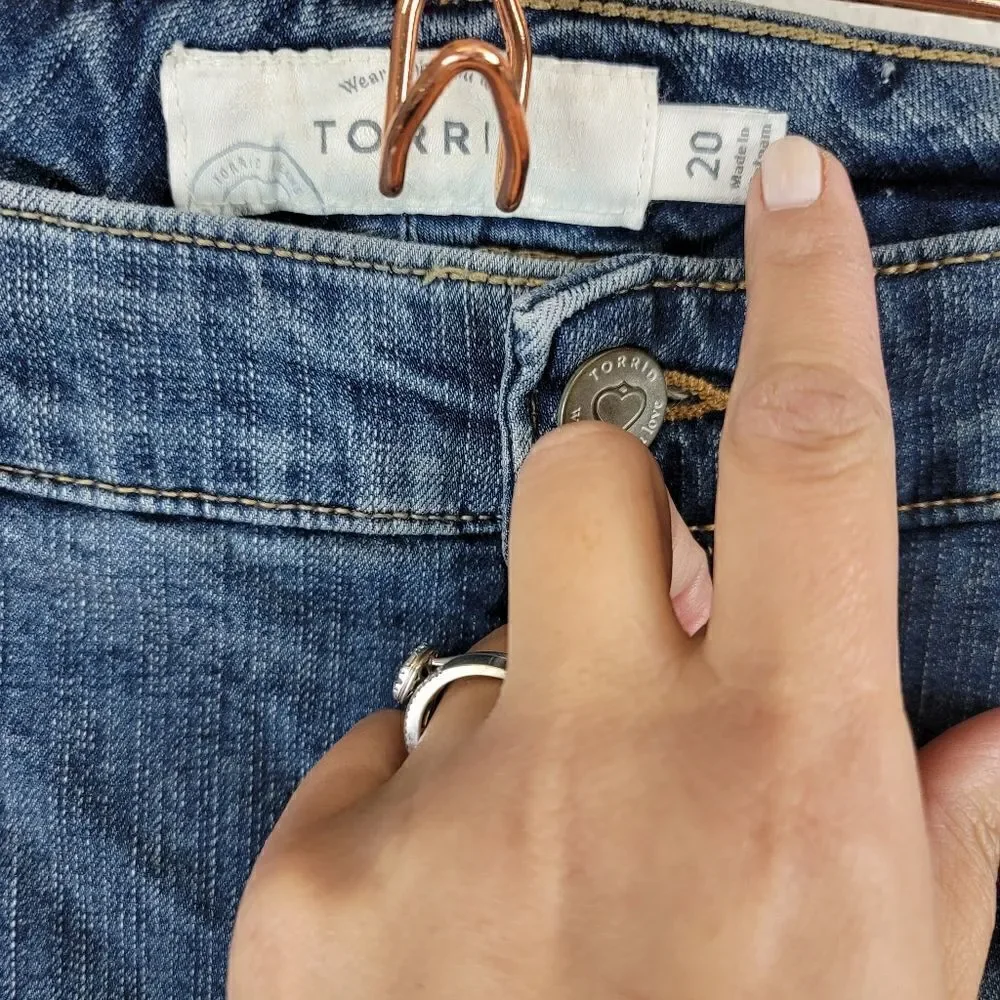 Torrid destroyed cropped skinny jeans